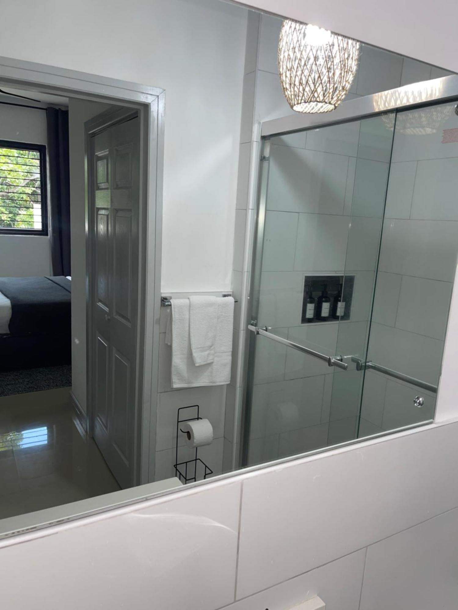 Luxury Suite Kingston Ngoại thất bức ảnh