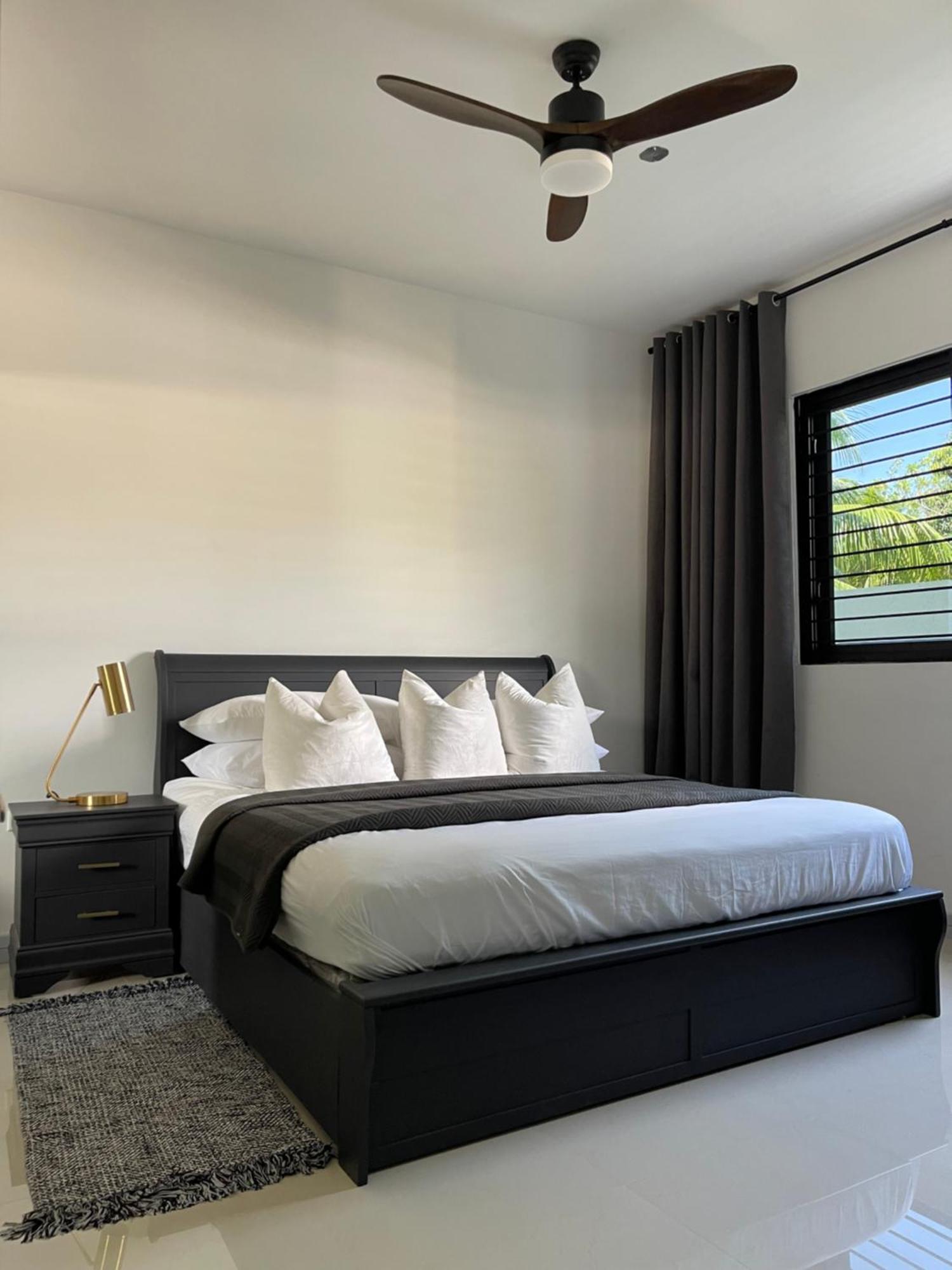 Luxury Suite Kingston Ngoại thất bức ảnh